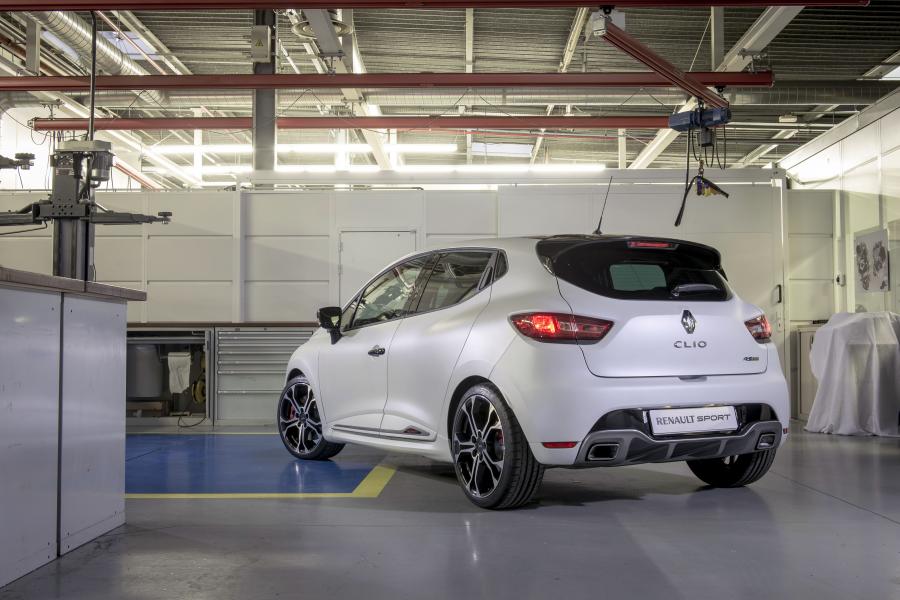  Renault Clio R.S. 220 Trophy 2015 года  (фото 2 из 48)